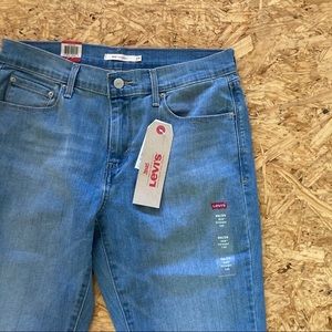 Levis 505 straight leg light wash NWT